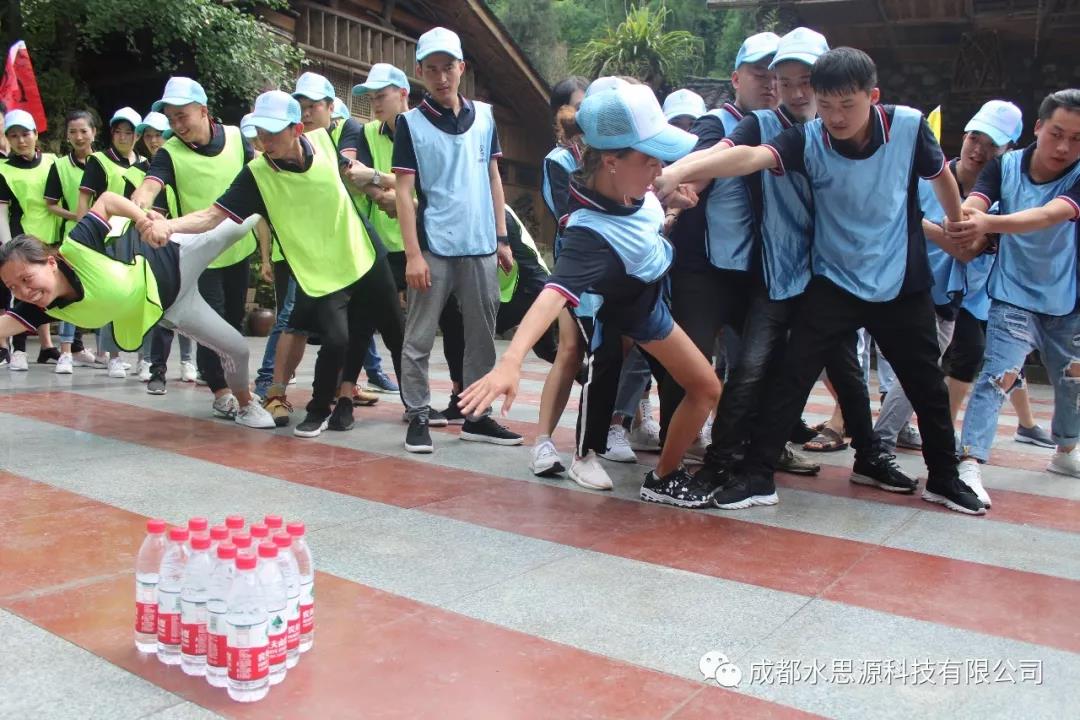 水思源——“鑄造優(yōu)秀團(tuán)隊(duì)，共創(chuàng)企業(yè)輝煌”
